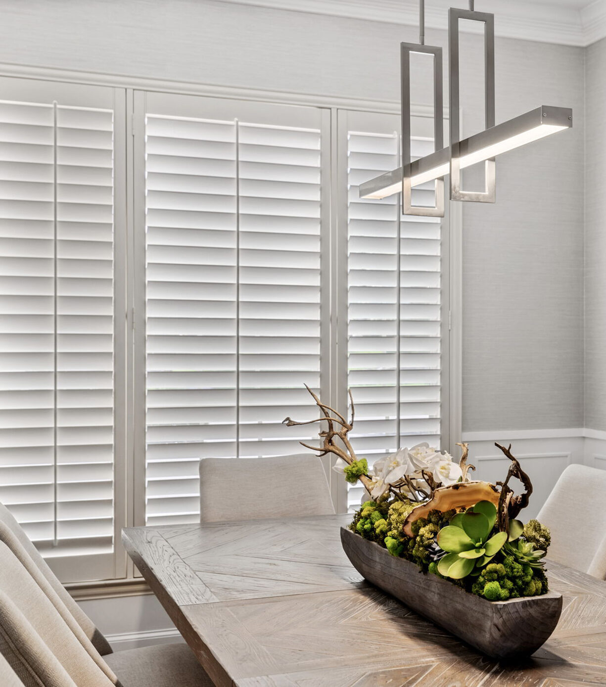 Hard treatment options for dining room spaces in Dover by a professional interior designer.